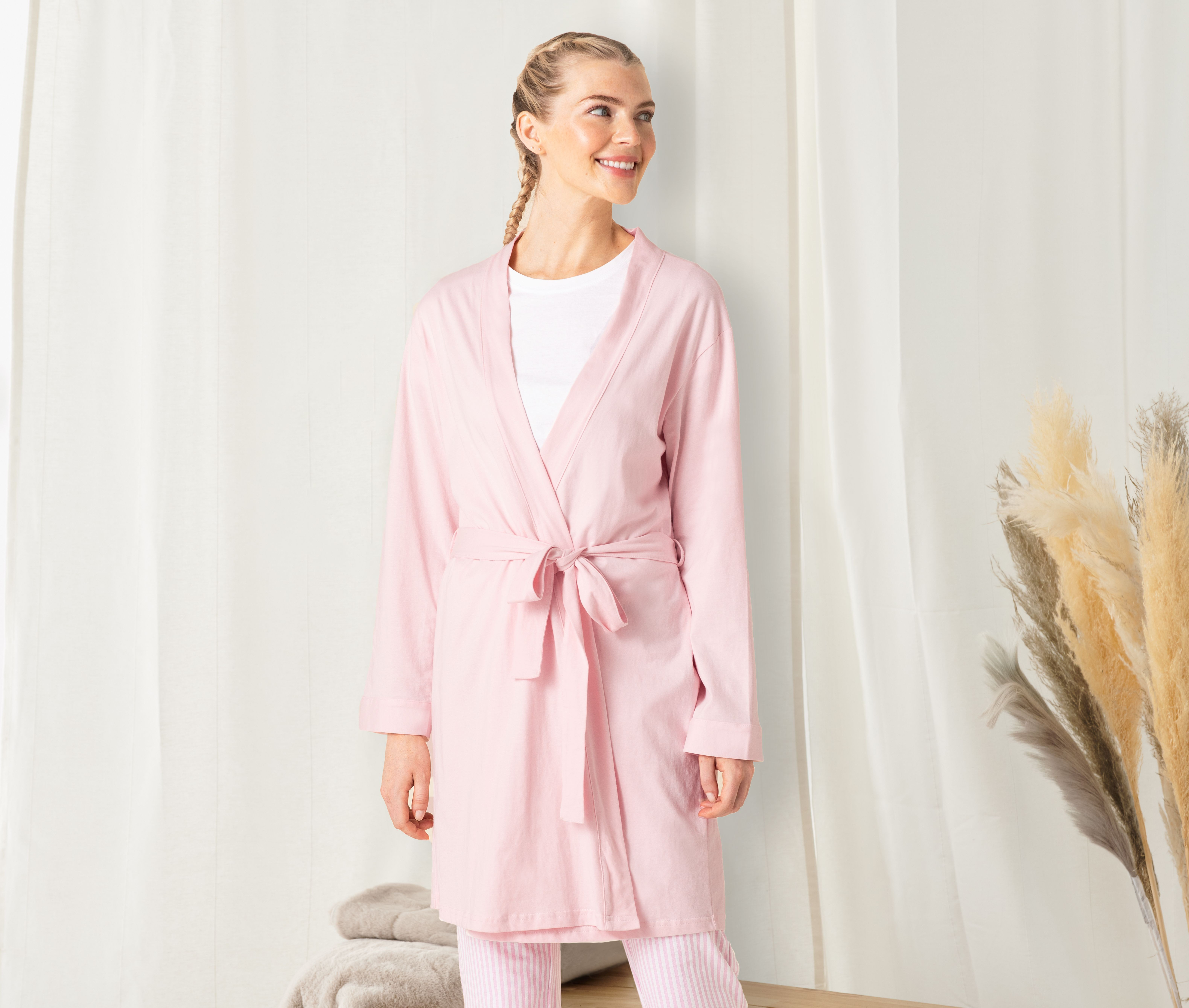LADIES’ ROBE